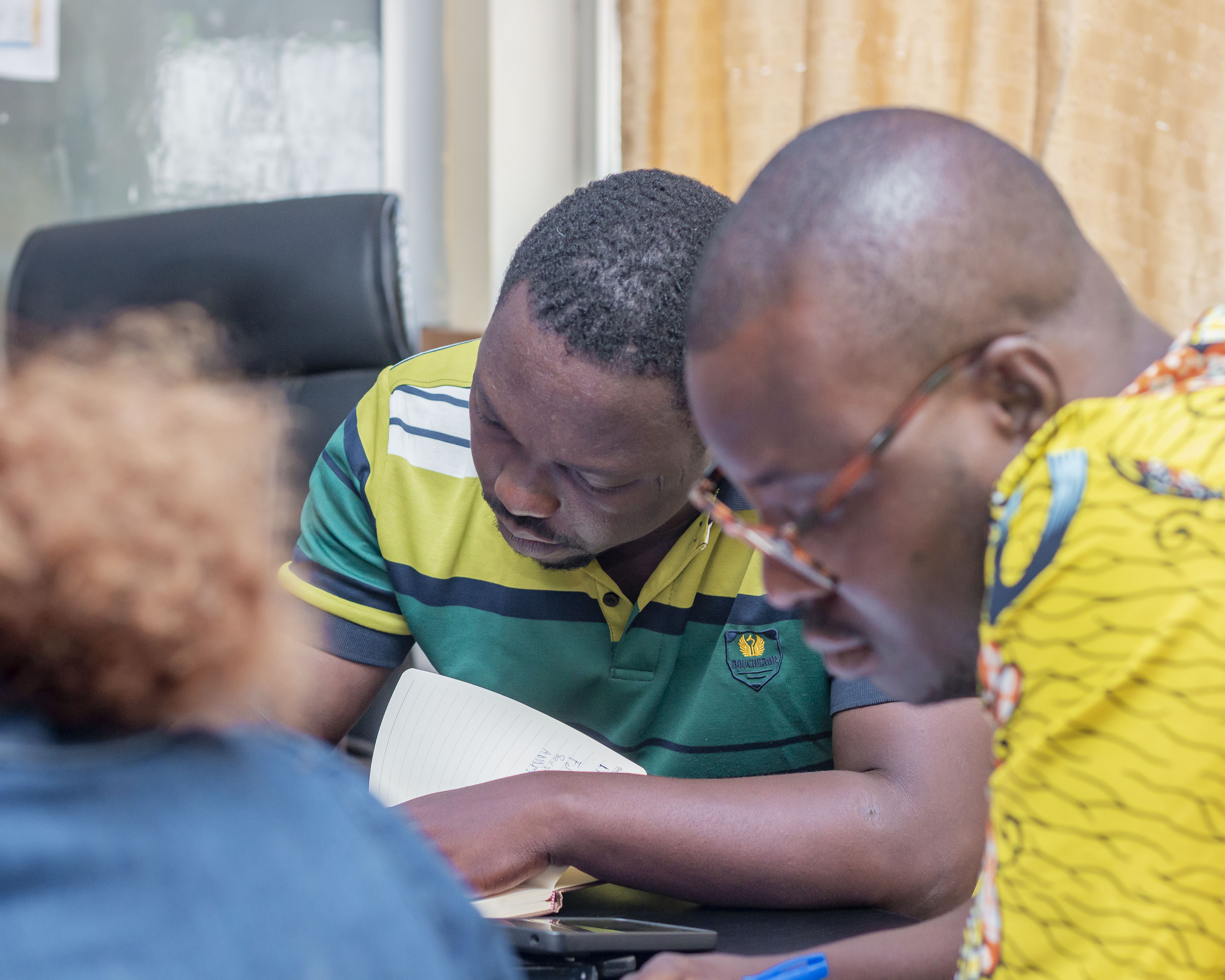 Apprenants en pleine session de travail